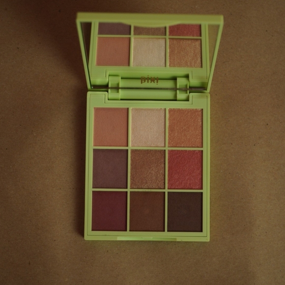 NEW! eyeshadow palette - Picture 2 of 8